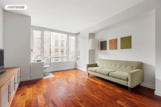 261 W 28th St in New York, NY - Building Photo - Building Photo