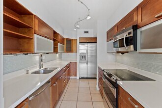 161 Crandon Blvd in Key Biscayne, FL - Building Photo - Building Photo