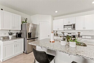 1975 Cacutta Wy in Kissimmee, FL - Building Photo - Building Photo