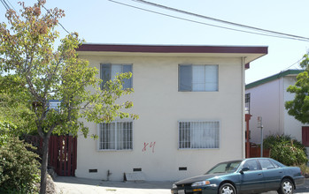 2630 Macarthur Blvd in Oakland, CA - Foto de edificio - Building Photo