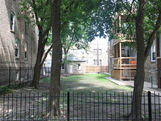 2200-2206 W Cortez St in Chicago, IL - Building Photo - Building Photo