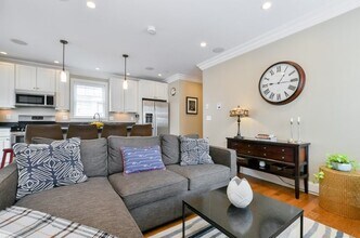 84 Linden St, Unit 1 in Boston, MA - Building Photo - Building Photo