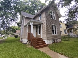 1102 Grant Ave in Rockford, IL - Building Photo