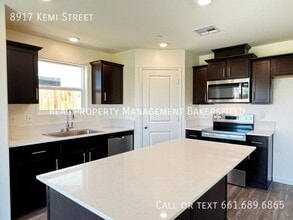8917 Kemi St in Bakersfield, CA - Building Photo - Building Photo