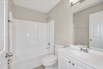 645 N Arnold Ave in Groveland, FL - Building Photo - Building Photo