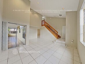 8216 NW 192nd Terrace in Hialeah, FL - Foto de edificio - Building Photo