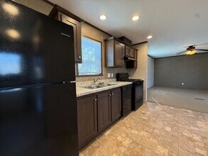 11975 Creekview Ave in Romeo, MI - Building Photo - Building Photo