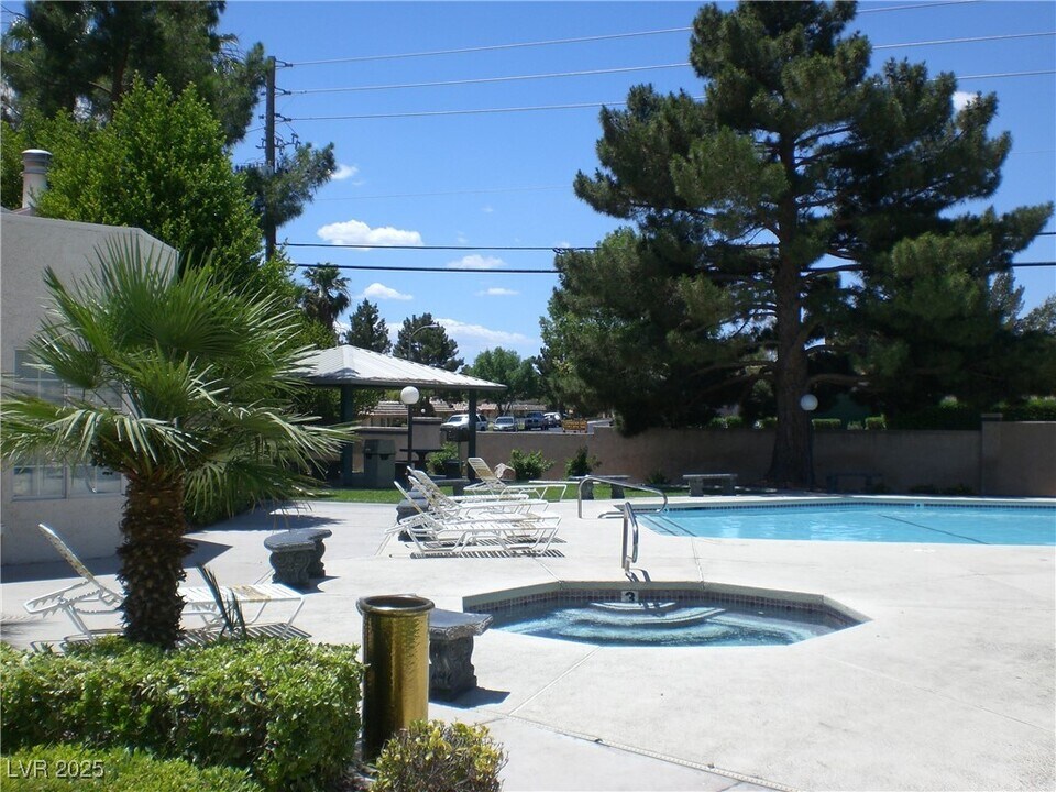 1959 Scimitar Dr in Henderson, NV - Building Photo