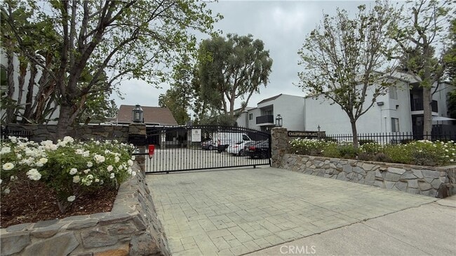 18645 Hatteras St in Los Angeles, CA - Building Photo - Building Photo