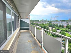 5340 Holmes Run Pkwy in Alexandria, VA - Building Photo - Building Photo