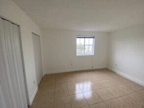6045 Northwest 186th Street, Unit Apt 310 in Hialeah, FL - Building Photo - Building Photo