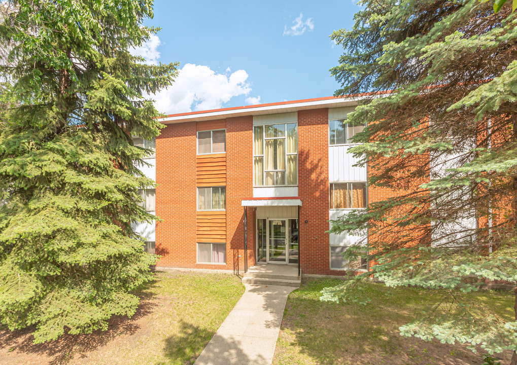 Appletree Apartments in Edmonton, AB - Building Photo