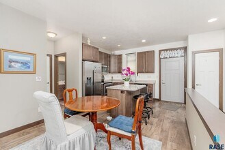 226 E Residence Pl in Sioux Falls, SD - Building Photo - Building Photo