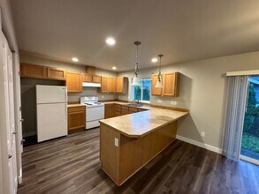 815 Freda Ave in Everson, WA - Building Photo - Building Photo