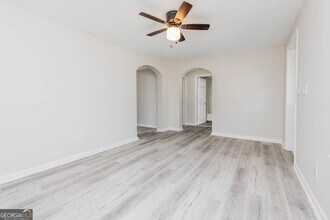 3584 Log Cabin Dr in Macon, GA - Building Photo - Building Photo