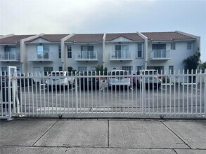 2050 NE 140th St in North Miami Beach, FL - Building Photo - Building Photo