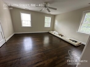 2300 40th St NW, Unit #3 in Washington, DC - Foto de edificio - Building Photo