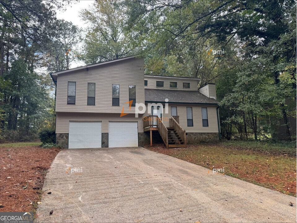 5955 Sutton Pl in Douglasville, GA - Building Photo