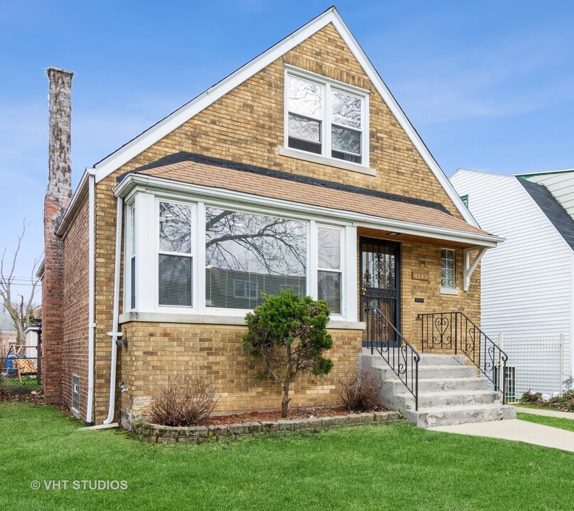8145 S Houston Ave in Chicago, IL - Foto de edificio