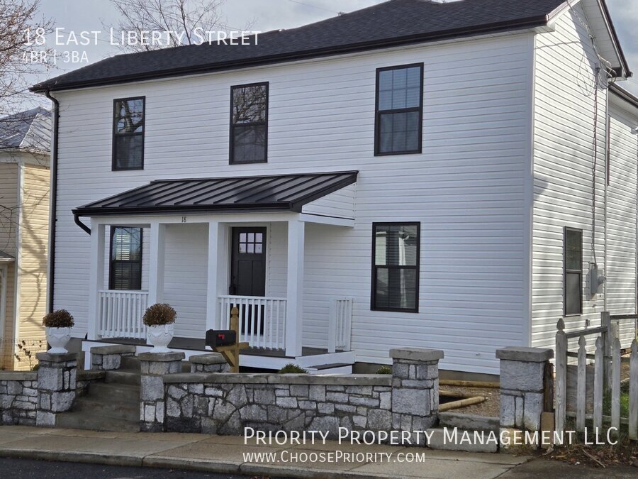 18 E Liberty St in Staunton, VA - Building Photo