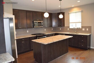 49603 Shoreline Dr in Canton Township, MI - Building Photo - Building Photo