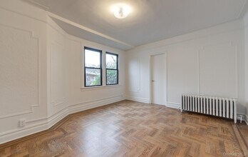 23 Park Ave in Oyster Bay, NY - Building Photo - Building Photo