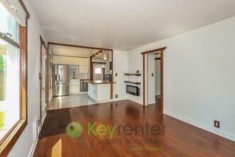 4840 25th Ave SW in Seattle, WA - Building Photo - Building Photo