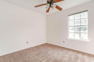828 Lynne Ln in Burleson, TX - Building Photo - Building Photo