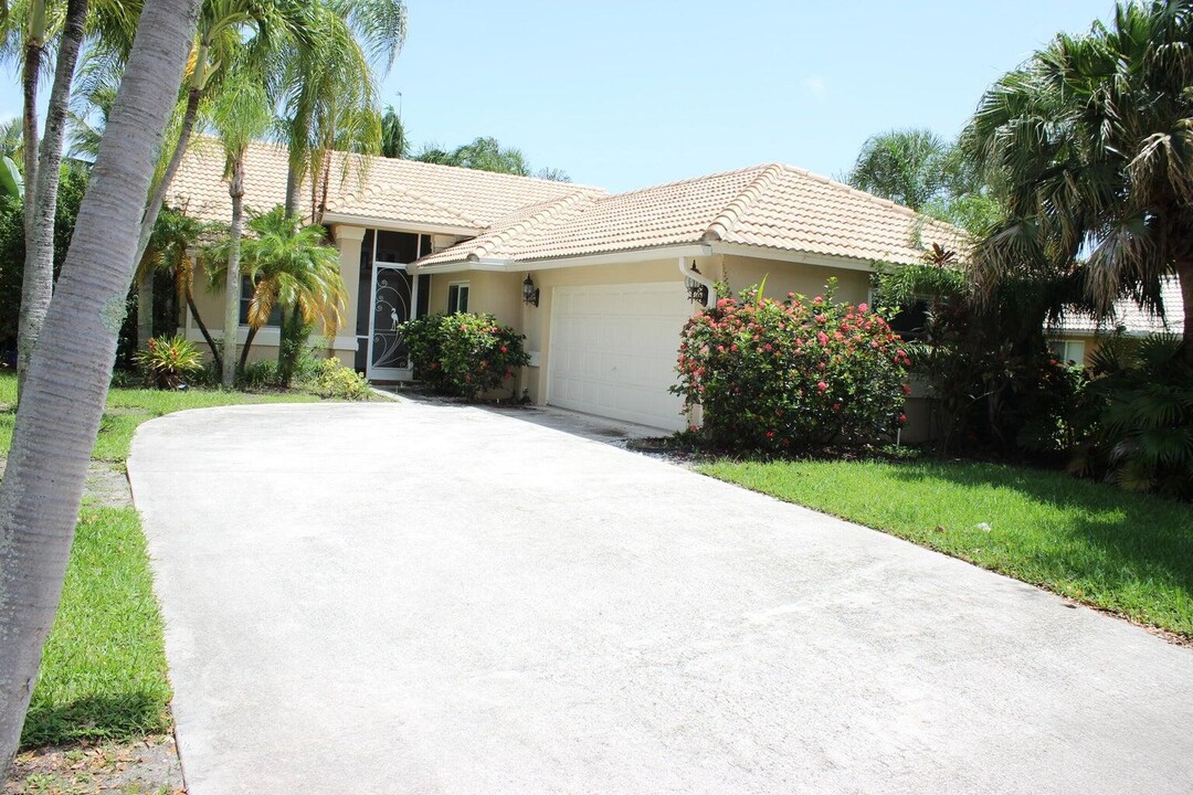 3755 Riverside Way in Delray Beach, FL - Building Photo