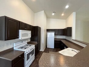 1557 Rusty Ridge Ln, Unit 1557 in Henderson, NV - Building Photo - Building Photo