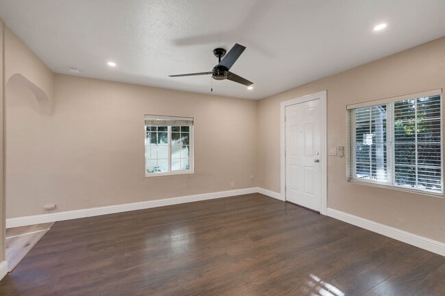 570 E 3rd Ave in Chico, CA - Building Photo - Building Photo