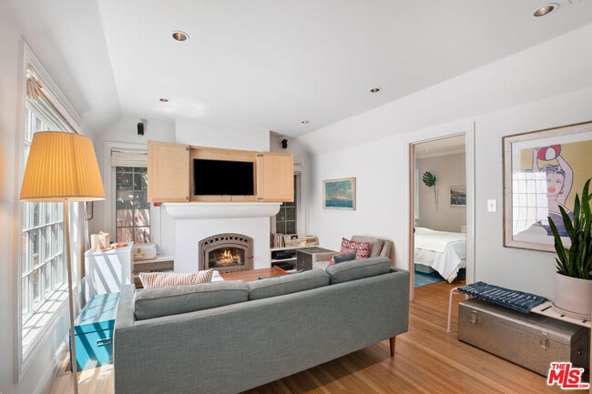 property at 432 Westbourne Dr