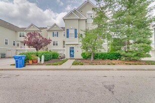 5806 Riverfront Dr in Palmyra, NJ - Building Photo