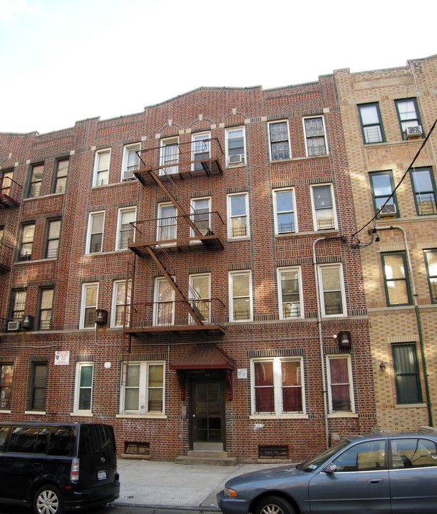 3042 Holland Ave in Bronx, NY - Building Photo