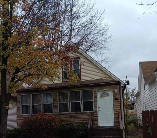 property at 2 E Anchor St