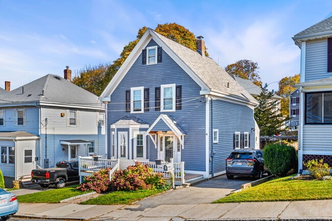 6 Rowell Ave in Beverly, MA - Building Photo - Building Photo