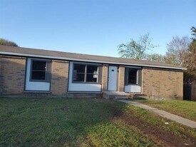 44 Balladeer in Corinth, TX - Building Photo