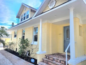 12217 Sunshine Ln in Treasure Island, FL - Building Photo - Building Photo