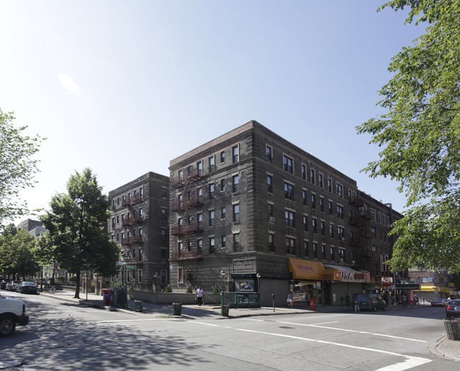 334 Eastern Pky in Brooklyn, NY - Building Photo - Building Photo