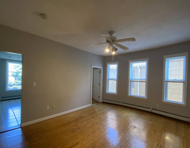 11 Beacon St, Unit #2 in Boston, MA - Foto de edificio - Building Photo