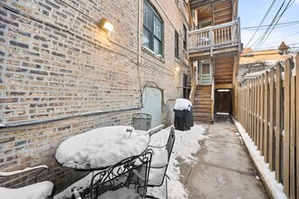 2611 N Dayton St, Unit 1 in Chicago, IL - Foto de edificio - Building Photo