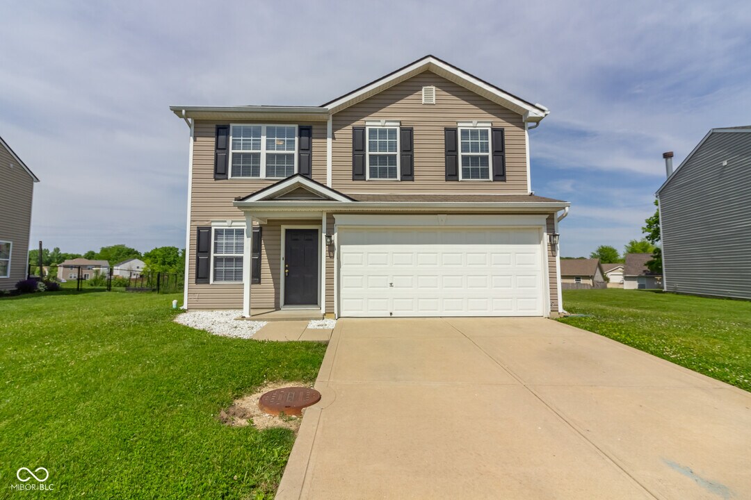 1439 Dowell St in Greenwood, IN - Building Photo