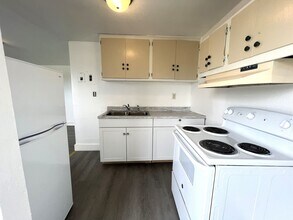 93677 Newport Ln in Coos Bay, OR - Building Photo - Building Photo