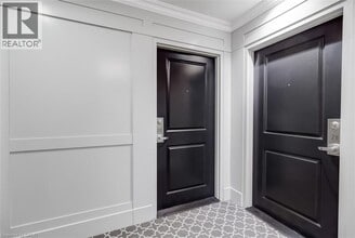 125 Wilson St W in Ancaster, ON - Building Photo - Building Photo