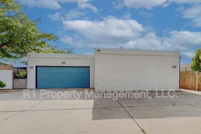 2113 Chelwood Park Blvd NE in Albuquerque, NM - Building Photo - Building Photo