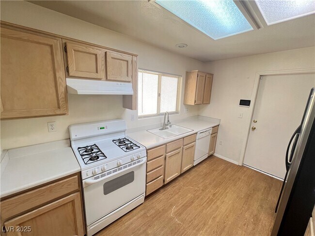 2227 Hallston St in Las Vegas, NV - Building Photo - Building Photo