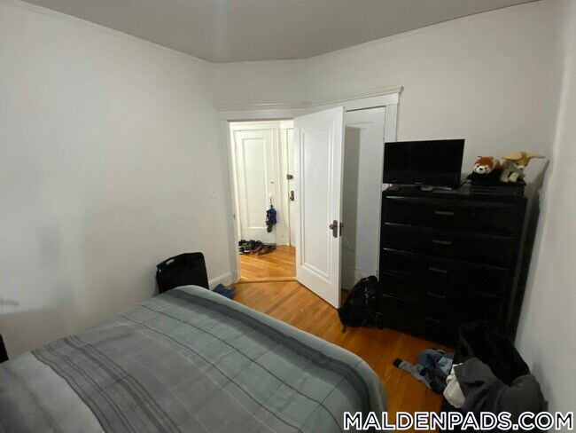 170 Maple St, Unit 109 in Malden, MA - Foto de edificio - Building Photo