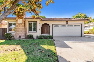 542 Alberta Ave in Sunnyvale, CA - Building Photo