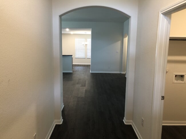 206 White Wing Ln in Sealy, TX - Building Photo - Building Photo