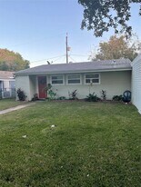 119 Albacore Ave in Galveston, TX - Building Photo